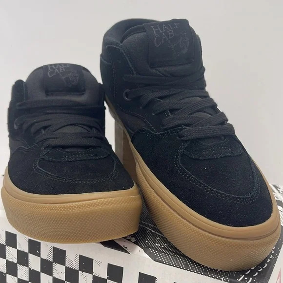 Vans WMNS Skate Half Cab Black/Gum
VN0A5FCDB9M
Sneakers - Picture 5 of 16